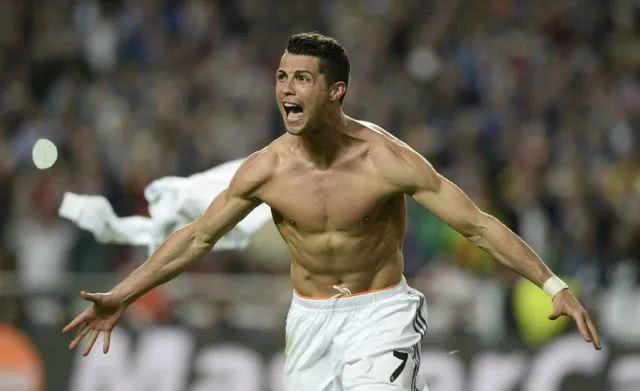 其实C罗在<a href=/football/realmadrid/ target=_blank class=infotextkey>皇马</a>的时候肌肉就已经呈现巅峰