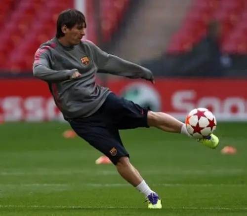 <a href=/star/football/119.html target=_blank class=infotextkey>梅西</a>的凌空抽射